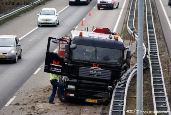 進(jìn)入爆胎高發(fā)期 夏季行車防爆胎全攻略