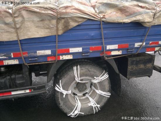 冬季行車不遭罪 細(xì)'扒'隨車必備保障品