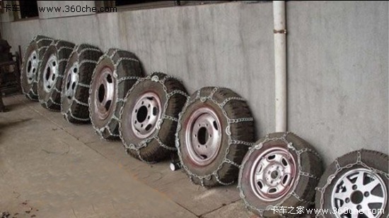 冬季行車不遭罪 細(xì)'扒'隨車必備保障品