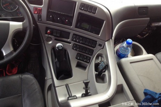 頓時(shí)高大上了 天龍卡友改裝環(huán)繞儀表臺(tái)