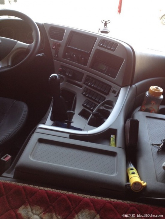 頓時(shí)高大上了 天龍卡友改裝環(huán)繞儀表臺(tái)