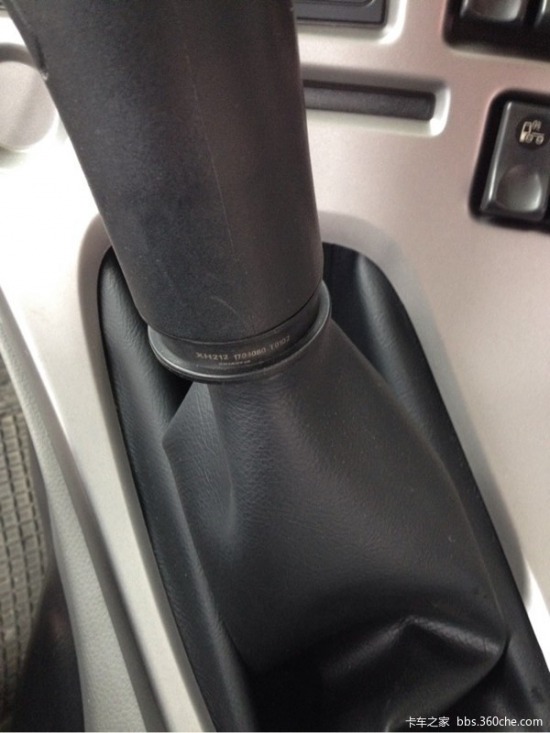 頓時(shí)高大上了 天龍卡友改裝環(huán)繞儀表臺(tái)