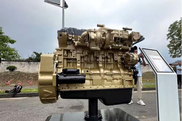 0619-V2【卡車之友】東風(fēng)龍擎 3.0 動力鏈:以場景驅(qū)動重構(gòu)商用車高效運營價值體系1441.jpg