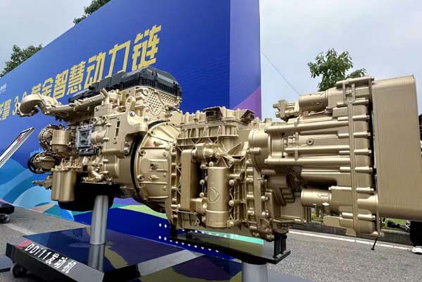 0619-V2【卡車之友】東風(fēng)龍擎 3.0 動力鏈:以場景驅(qū)動重構(gòu)商用車高效運營價值體系2514.jpg