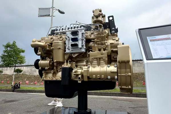 0619-V2【卡車之友】東風(fēng)龍擎 3.0 動力鏈:以場景驅(qū)動重構(gòu)商用車高效運營價值體系1194.jpg