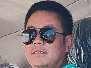 身形輕盈卻動力不減 歐馬可伴卡友穿街走巷