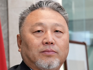 東江物流聯(lián)合宇通重卡 擦亮“綠水青山”城市底色