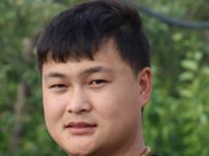 運(yùn)果入庫 下地干活 果園里來了重量級(jí)“勞模”