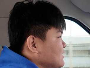 猛男芭比粉,與祥菱Q純電動(dòng)微卡為伴 00后朱小偉活出真我態(tài)度