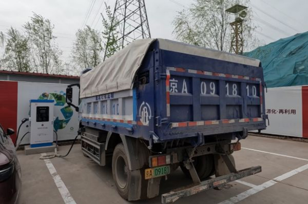 北京建筑垃圾清運(yùn) 瑞沃純電自卸車(chē)擔(dān)當(dāng)重任(修改后給企業(yè)審)4-221259.jpg