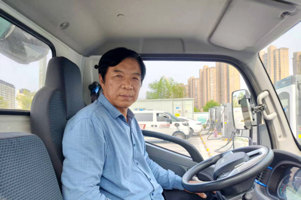 老司機(jī)“轉(zhuǎn)舵”:36年駕齡老炮的電動(dòng)輕卡新歡(配圖后給新建發(fā))230.jpg