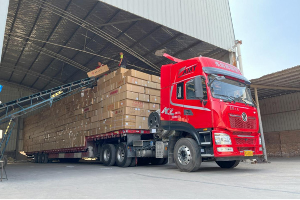 龍擎效能成就高效物流 河南布鞋之都發(fā)展再添新動能(給新建)964.jpg