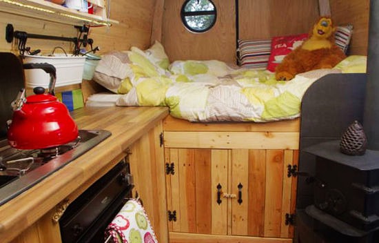 圖為改裝后的房車內(nèi)室.jpg