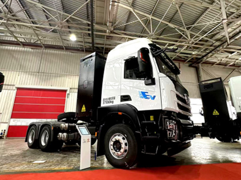 商用車(chē)牌桌風(fēng)云突變:紅巖告急,下一位離場(chǎng)者會(huì)是誰(shuí)