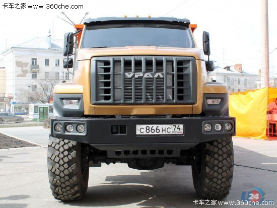 借鑒輕卡駕駛室+老底盤 烏拉爾新自卸車
