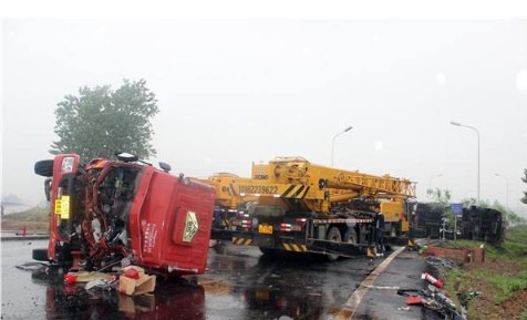 槽罐車柴油泄露 多方協(xié)力漏油成功倒灌