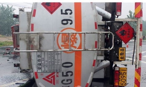 槽罐車柴油泄露 多方協(xié)力漏油成功倒灌