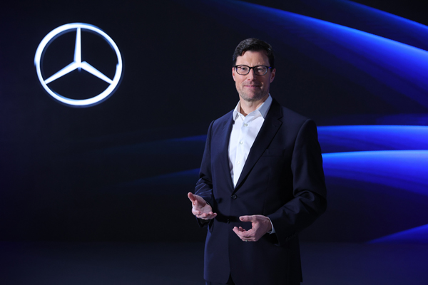 北京福田戴姆勒汽車有限公司總裁兼首席執(zhí)行官,梅賽德斯-奔馳事業(yè)部負(fù)責(zé)人謝厚德博士(Dr. Holger Scherr).