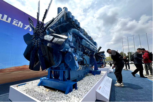 (卡車之友)濰柴礦山動(dòng)力第二代新品重磅發(fā)布 為全球礦山行業(yè)提供“中國動(dòng)力方案”給新建909.jpg