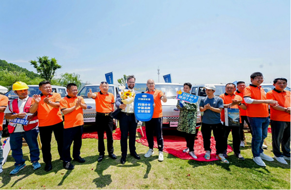 開瑞小卡雙排王上“新” 開瑞圍繞客戶打造核心競(jìng)爭(zhēng)力(給新建)156.jpg