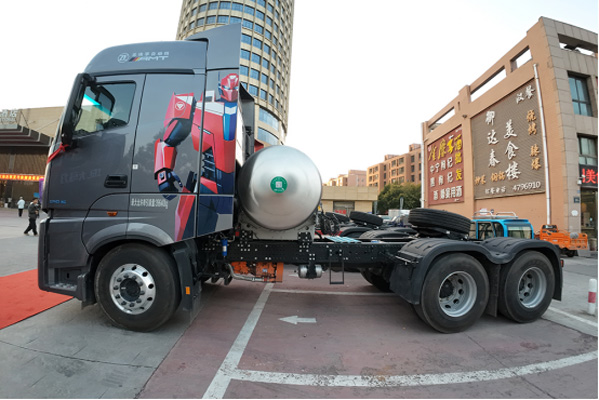 歐曼星輝 16L 大馬力燃?xì)鉅恳囥y川上市 57 臺首日訂單印證西北物流破局實力(定)(2)878.jpg