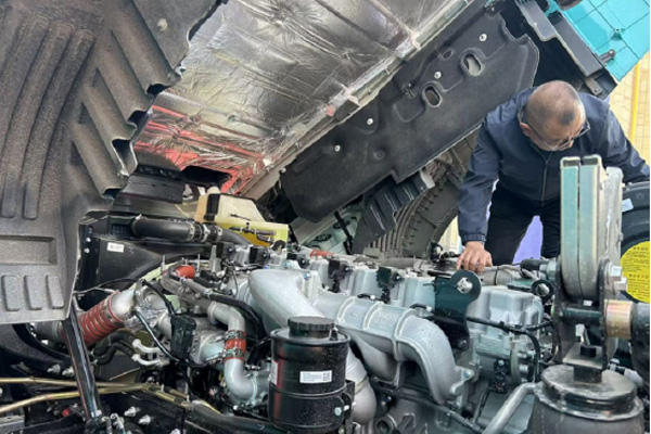 歐曼星輝 16L 大馬力燃?xì)鉅恳囥y川上市 57 臺首日訂單印證西北物流破局實力(定)(2)751.jpg