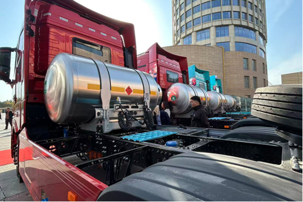 歐曼星輝 16L 大馬力燃?xì)鉅恳囥y川上市 57 臺首日訂單印證西北物流破局實力(定)(2)1775.jpg