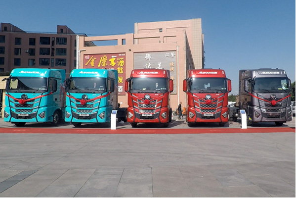 歐曼星輝 16L 大馬力燃?xì)鉅恳囥y川上市 57 臺首日訂單印證西北物流破局實力(定)(2)568.jpg