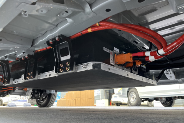 后驅(qū)8方 還能賺能省 東風(fēng)睿立達(dá)V8E廣開財(cái)路744.jpg