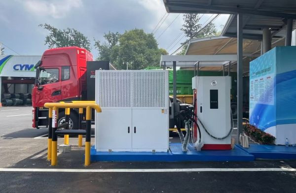 0910-【卡車之友網(wǎng)】全鏈創(chuàng)新 更優(yōu)TCO 東風(fēng)新能源重卡賦能鋼鐵物流1810.jpg