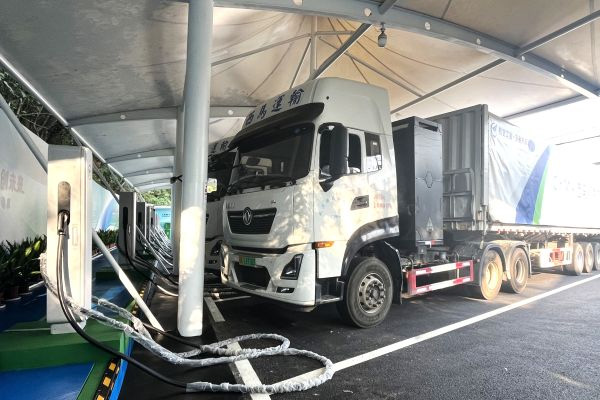 0910-【卡車之友網(wǎng)】全鏈創(chuàng)新 更優(yōu)TCO 東風(fēng)新能源重卡賦能鋼鐵物流429.jpg