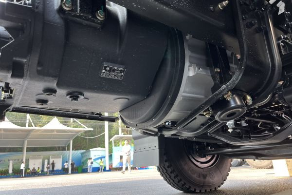 0910-【卡車之友網(wǎng)】全鏈創(chuàng)新 更優(yōu)TCO 東風(fēng)新能源重卡賦能鋼鐵物流1301.jpg