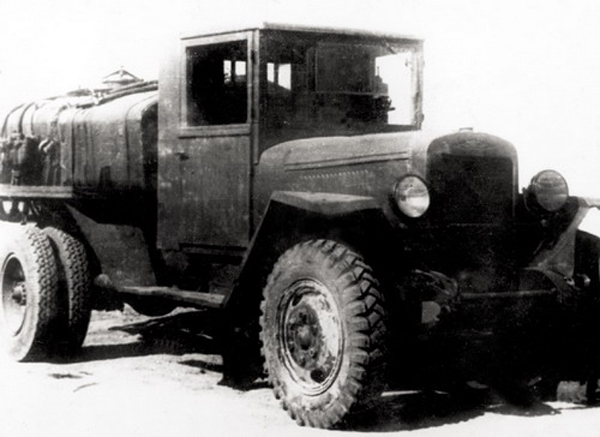 圖7 前蘇聯(lián)提供的油罐車.jpg