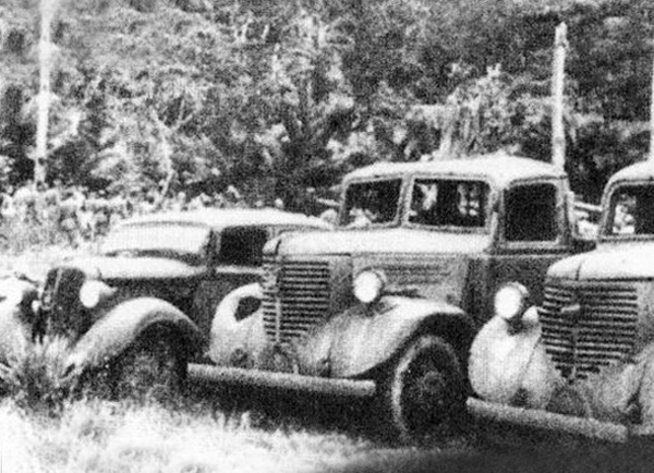 圖15 日軍裝備卡車雖然在戰(zhàn)時驕縱肆虐,最終的結果無外乎或毀于戰(zhàn)火,或被中國軍隊收編。圖中為八路軍抗戰(zhàn)中繳獲的日軍卡車。