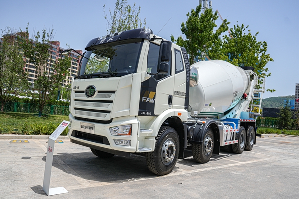 JK6 8×4 攪拌車(chē).jpg