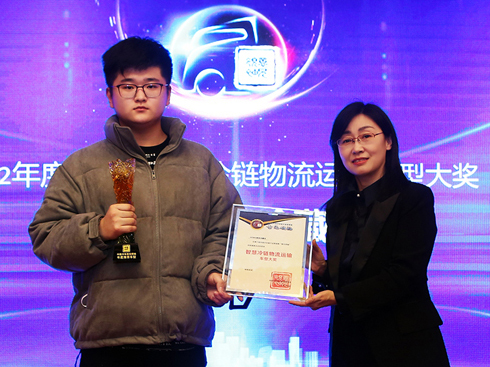 中國重汽榮獲“意見領(lǐng)袖”中國卡車客戶運營調(diào)查兩項大獎