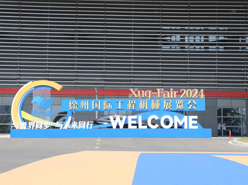 慶鈴五十鈴助力福潤康高空車 成徐州國際工程機(jī)械展最靚的仔