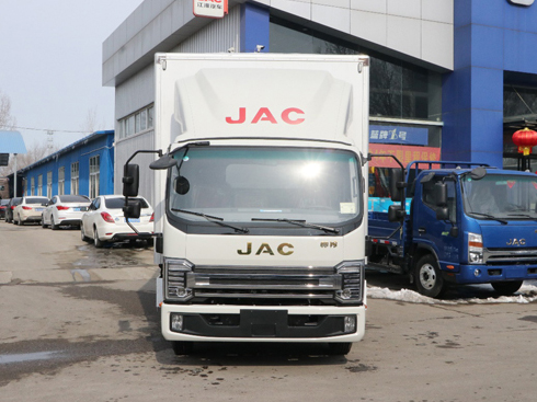 安徽康明斯1號(hào)動(dòng)力+全新外飾 實(shí)拍江淮帥鈴Q6冷藏車(chē)