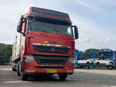 跟車實錄:上高山下廚房的男人和他的HOWO