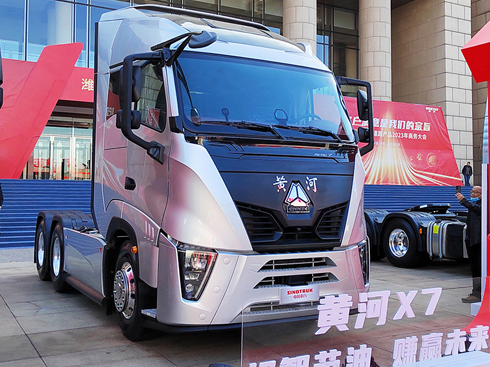 800馬力+無(wú)極S動(dòng)力鏈 中國(guó)重汽黃河X(jué)7靜態(tài)解析