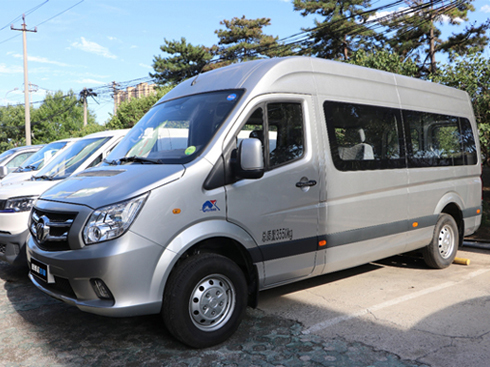 大空間+自動擋 實拍圖雅諾吉象6座單胎版