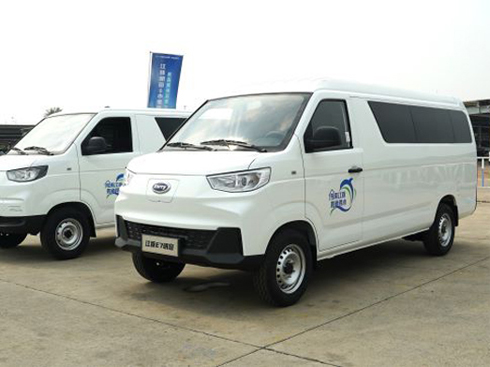 大空間 長續(xù)航 江豚純電明窗版載人拉貨兩相宜