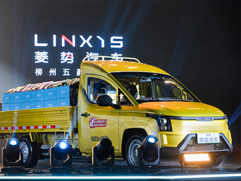 菱勢(shì)黃金小卡:1.8米寬體 續(xù)航超300公里 性能全面強(qiáng)大