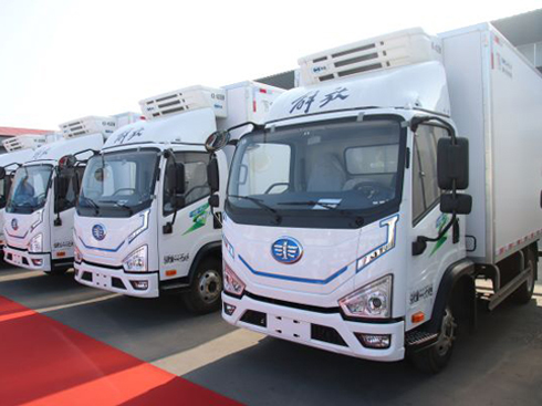 多裝快跑長(zhǎng)續(xù)航 解放虎6G純電冷藏車實(shí)力搶鮮