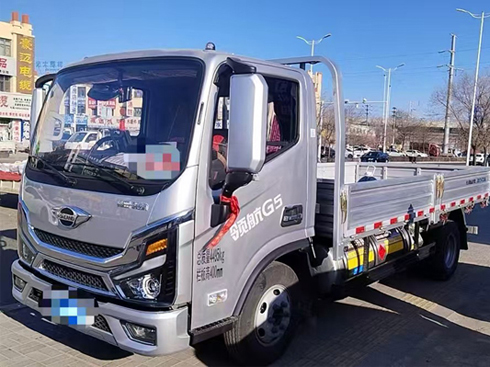 一公里5毛錢 石建廷駕駛領(lǐng)航大G-LNG輕卡馳騁內(nèi)蒙古