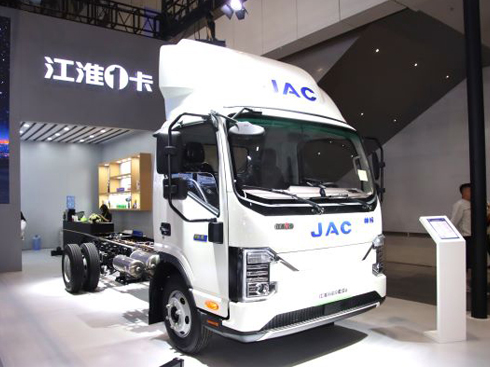 超長(zhǎng)續(xù)航 懷擋智駕 江淮新能源ES6大電量領(lǐng)航