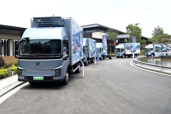 4米4廂長(zhǎng) 能量智控 徐工漢界輕卡重塑價(jià)值邊界(審核并修改過(guò))621.jpg