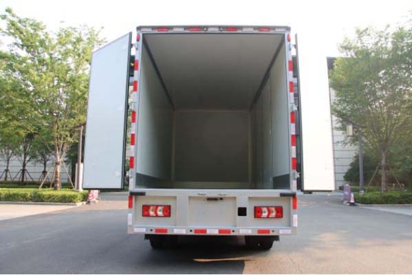 4米4廂長(zhǎng) 能量智控 徐工漢界輕卡重塑價(jià)值邊界(審核并修改過(guò))843.jpg