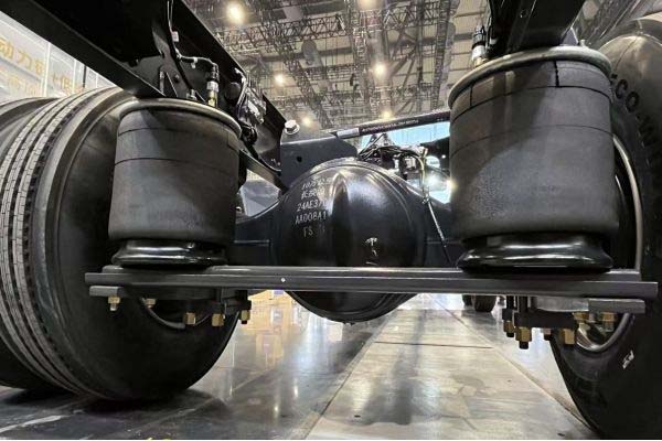 【卡車之友】H7 Pro 6×2冷藏車產(chǎn)品稿V1.3945.jpg