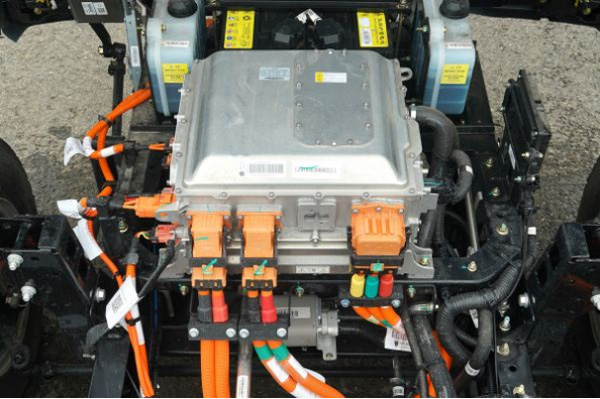 續(xù)航400km+ 豪沃統(tǒng)帥純電輕卡長途無憂(修改)978.jpg